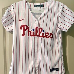 Medium Women’s Phillies Jersey.